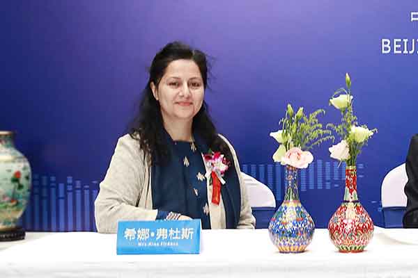 希娜与锦上添�?.jpg 希娜与锦上添�?.jpg