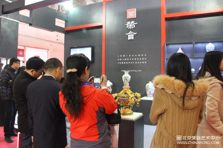 On the opening day of the Beijing International Gift Exhibition, Rong Hui won wide attention