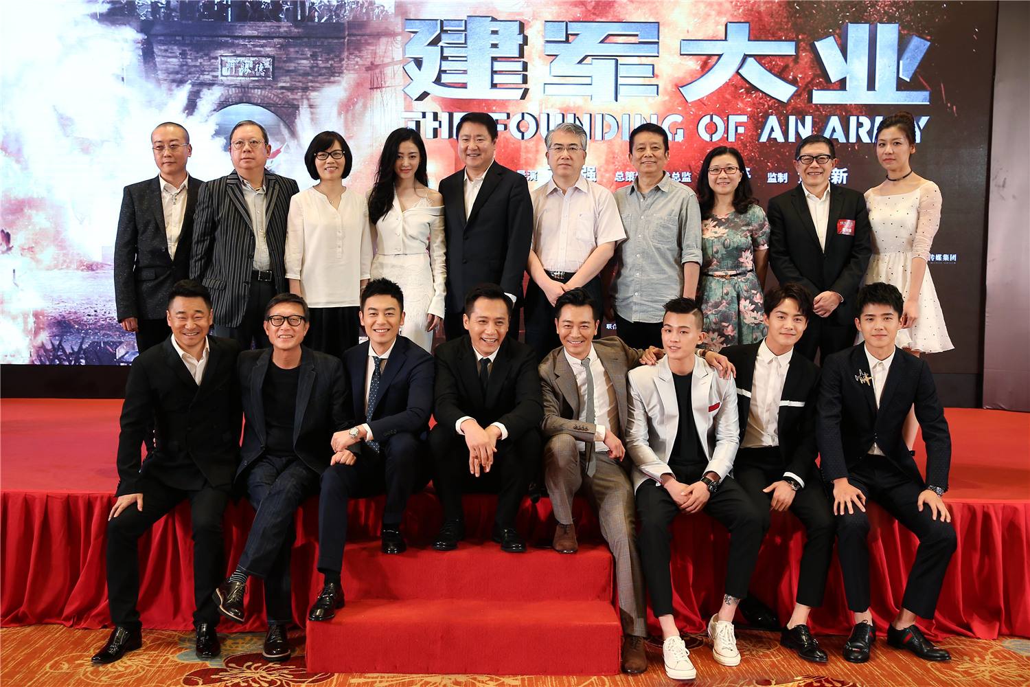  Special collected porcelain of “The prosperity of the world” unveiled in the Shanghai release conference of the movie “The Founding of An Army”